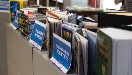 „Cultura cunoașterii din enciclopedii”, expoziție la Parlament. Astăzi este marcată Ziua Mondială a Cărţii şi a dreptului de autor - FOTO „Cultura cunoașterii din enciclopedii”, expoziție la Parlament. Astăzi este marcată Ziua Mondială a Cărţii şi a dreptului de autor - FOTO