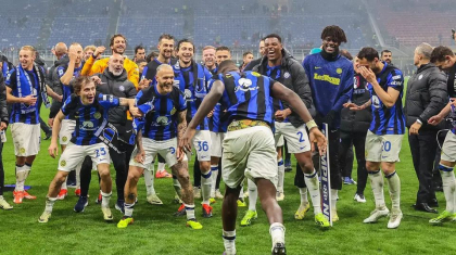 Fotbaliștii de la Inter Milano au sărbătorit cu o manea cucerirea titlului în Italia. Au dansat la vestiar pe ritmurile „Made în România” - VIDEO