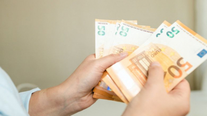 Două românce primesc 100.000 de euro despăgubiri după ce sora lor a murit în Italia