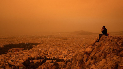 Imagini apocaliptice din Grecia. Cerul a devenit portocaliu și Atena abia se mai vede din cauza valului de praf saharian - GALERIE FOTO Imagini apocaliptice din Grecia. Cerul a devenit portocaliu și Atena abia se mai vede din cauza valului de praf saharian - GALERIE FOTO