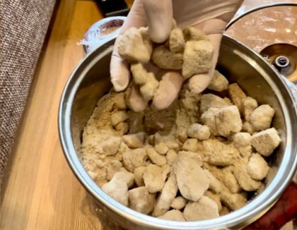 „Baron de droguri”, reținut în flagrant de PCCOCS. Ecstasy, marijuana, hașiș în valoare de 4,5 milioane de lei, aduse din Ucraina, găsite într-un apartament din capitală - VIDEO