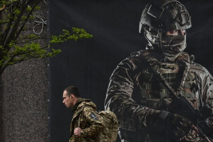 Nu doar arme: Ucraina are nevoie de un influx „masiv” de militari, într-un moment crucial al războiului. Și folosește o nouă strategie pentru a-i atrage Nu doar arme: Ucraina are nevoie de un influx „masiv” de militari, într-un moment crucial al războiului. Și folosește o nouă strategie pentru a-i atrage