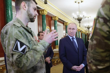 Un sârb care a luptat de partea rușilor în Ucraina i se plânge lui Putin că va fi expulzat în Serbia, unde riscă 25 de ani de închisoare - VIDEO Un sârb care a luptat de partea rușilor în Ucraina i se plânge lui Putin că va fi expulzat în Serbia, unde riscă 25 de ani de închisoare - VIDEO