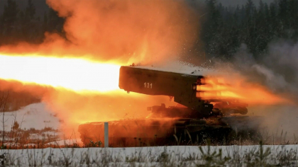 Rusia loveşte reţeaua feroviară din Ucraina pentru a paraliza transporturile militare, inclusiv ajutorul militar occidental
