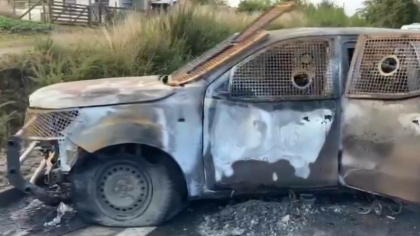Trei polițiști trimiși la un apel fals au fost împușcați și apoi incendiați în propria mașină, într-o ambuscadă pe o șosea din Chile - VIDEO