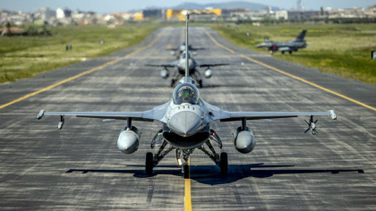 Ucraina ridică în aer avioanele de luptă F-16. Kievul a anunțat de când vor începe să facă ravagii pe front Ucraina ridică în aer avioanele de luptă F-16. Kievul a anunțat de când vor începe să facă ravagii pe front