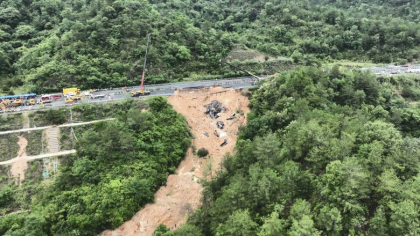 Tragedie în China: O porțiune dintr-o autostradă s-a prăbușit. Cel puțin 24 de oameni au murit - FOTO Tragedie în China: O porțiune dintr-o autostradă s-a prăbușit. Cel puțin 24 de oameni au murit - FOTO