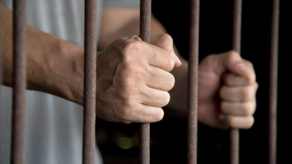 Un bărbat din raionul Rîșcani - condamnat la 15 ani de închisoare, după ce și-a omorât consăteanul. Ce a mai făcut inculpatul 