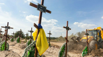 16 soldaţi vor fi înmormântaţi într-o groapă comună la Cernăuţi, pentru prima dată de la începutul războiului din Ucraina 16 soldaţi vor fi înmormântaţi într-o groapă comună la Cernăuţi, pentru prima dată de la începutul războiului din Ucraina