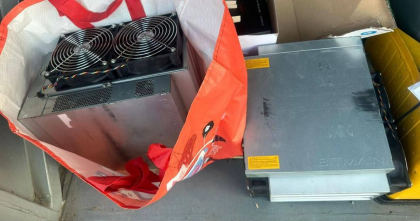 Dispozitive pentru criptomonede - găsite intr-un autocar, la vama Leușeni: Nu au fost declarate - FOTO Dispozitive pentru criptomonede - găsite intr-un autocar, la vama Leușeni: Nu au fost declarate - FOTO