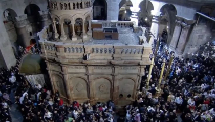 Ceremonia de primire a Sfintei Lumini de la Biserica Sfântului Mormânt din Ierusalim - VIDEO