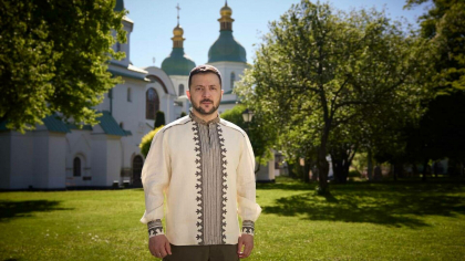 Mesajul lui Zelenski de Paște: „Dumnezeu are steagul ucrainean pe umăr”
Mesajul lui Zelenski de Paște: „Dumnezeu are steagul ucrainean pe umăr”