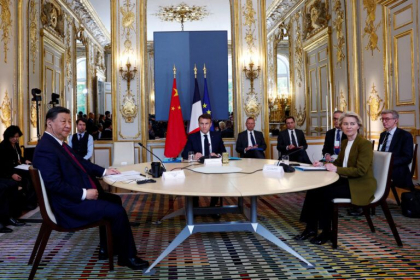 Xi Jinping discută la Palatul Elysée cu Emmanuel Macron şi Ursula von der Leyen
