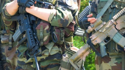 Rusia ameninţă că va ataca soldații francezi dacă vor intra în Ucraina. "Dacă apar în zona de conflict, vor deveni ţinte"