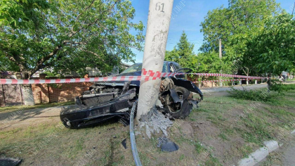 A urcat băut la volan și a ajuns într-un pilon electric. Un bărbat din stânga Nistrului - transportat la spital cu mai multe traumatisme