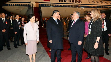 Cu ce l-a întâmpinat Viktor Orban pe Xi Jinping în Ungaria, în miez de noapte. Prima doamnă a Chinei a luat și ea - VIDEO/FOTO Cu ce l-a întâmpinat Viktor Orban pe Xi Jinping în Ungaria, în miez de noapte. Prima doamnă a Chinei a luat și ea - VIDEO/FOTO