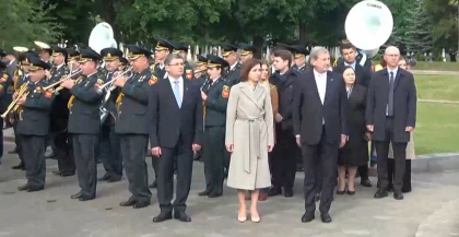 Conducerea țării a depuns flori la Complexul Memorial „Eternitate”, pentru comemorarea celor căzuți în cel de-al Doilea Război Mondial - VIDEO