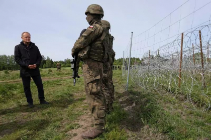 Polonia construiește fortificații la granița cu Belarus: „Avem de-a face cu un război hibrid în desfășurare” Polonia construiește fortificații la granița cu Belarus: „Avem de-a face cu un război hibrid în desfășurare”