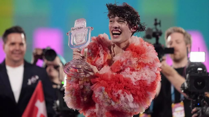 Elveția a câștigat Eurovision 2024. Cine este Nemo, artistul care a ridicat marele trofeu - VIDEO