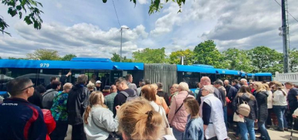Și astăzi transportul public circulă în regim special și asigură gratuit transportarea călătorilor spre Cimitirul „Sfântul Lazăr” din capitală Și astăzi transportul public circulă în regim special și asigură gratuit transportarea călătorilor spre Cimitirul „Sfântul Lazăr” din capitală