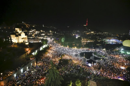 Parlamentul georgian a adoptat în ultima lectură „legea rusă” care a scos zeci de mii de oameni în stradă