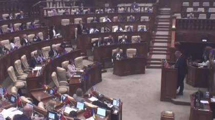 Tribuna Parlamentului - blocată de Bolea, după ce Igor Grosu a închis microfonul și nu i-a permis să se expună despre grupul „Victorie”