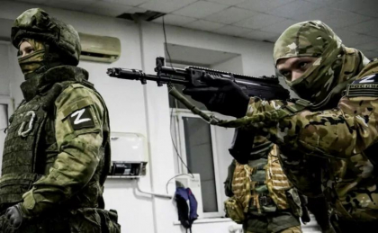 O doctoriță de 68 de ani din Rusia riscă 10 ani de închisoare pentru că ar fi spus văduvei unui militar că soțul ei a fost o ”țintă legitimă” a ucrainenilor
O doctoriță de 68 de ani din Rusia riscă 10 ani de închisoare pentru că ar fi spus văduvei unui militar că soțul ei a fost o ”țintă legitimă” a ucrainenilor