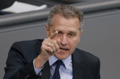 Procurorii au percheziționat biroul politicianului german Petr Bystron, de la AfD, acuzat că a primit bani de la surse apropiate Kremlinului
Procurorii au percheziționat biroul politicianului german Petr Bystron, de la AfD, acuzat că a primit bani de la surse apropiate Kremlinului