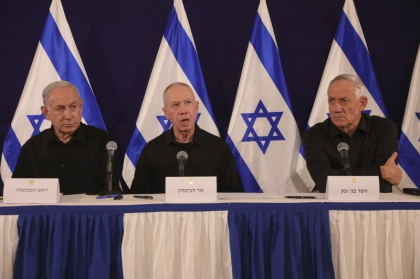 Noi tensiuni în cabinetul de război al Israelului: Benny Gantz spune că se va retrage din Guvern dacă nu se va adopta un nou plan cu privire la Gaza
Noi tensiuni în cabinetul de război al Israelului: Benny Gantz spune că se va retrage din Guvern dacă nu se va adopta un nou plan cu privire la Gaza