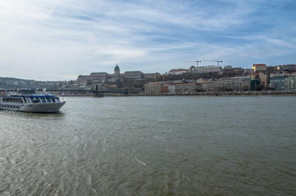 Accident misterios pe Dunăre, lângă Budapesta: Doi oameni au murit, cinci sunt dați dispăruți. Indiciile duc spre o navă elvețiană
Accident misterios pe Dunăre, lângă Budapesta: Doi oameni au murit, cinci sunt dați dispăruți. Indiciile duc spre o navă elvețiană