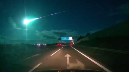 Fenomen spectaculos pe cer. Momentul în care un meteorit de mari dimensiuni intră în atmosfera Pământului - FOTO/VIDEO
