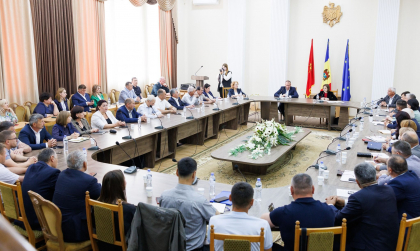 Maia Sandu, la întâlnire cu mai mulți primari și reprezentanți ai autorităților locale din Hîncești: „Planul nostru este clar - să avem grijă de oameni și să construim acasă Moldova europeană” Maia Sandu, la întâlnire cu mai mulți primari și reprezentanți ai autorităților locale din Hîncești: „Planul nostru este clar - să avem grijă de oameni și să construim acasă Moldova europeană”