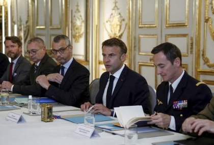 Emmanuel Macron se deplasează în Noua Caledonie: „Prioritatea noastră este să restabilim calmul și ordinea” Emmanuel Macron se deplasează în Noua Caledonie: „Prioritatea noastră este să restabilim calmul și ordinea”