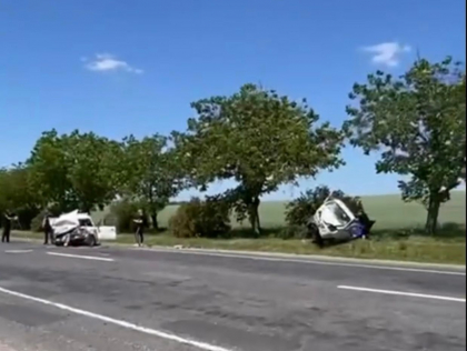 Accident grav pe traseul Orhei-Rezina. Un bărbat a ajuns la spital, după ce două automobile s-au ciocnit violent. Poliția - la locul impactului - VIDEO Accident grav pe traseul Orhei-Rezina. Un bărbat a ajuns la spital, după ce două automobile s-au ciocnit violent. Poliția - la locul impactului - VIDEO