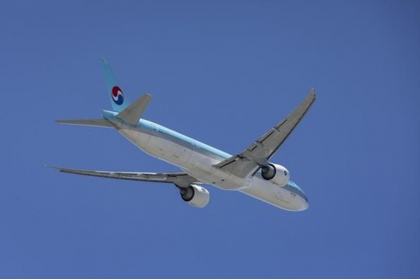 Zborul Londra-Singapore lovit de turbulențe: 22 de pasageri sunt în spital cu traumatisme la măduva spinării, 6 au leziuni cerebrale. Un pasager a povestit ce s-a întâmplat
