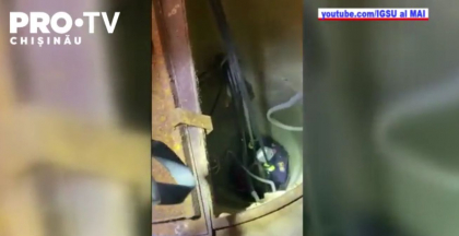 Misiune dificilă aseară la Trușeni unde un bărbat de 67 de ani, a fost salvat dintr-o fântană adâncă de 6 metri, în care căzuse Misiune dificilă aseară la Trușeni unde un bărbat de 67 de ani, a fost salvat dintr-o fântană adâncă de 6 metri, în care căzuse