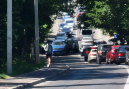Atenție, șoferi. Ambuteiaje pe strada studenților din capitală din cauza unui accident. Martor: „Strada este blocată” - FOTO