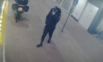 Două românce au fost terorizate trei ore în propriul apartament, în Olanda, de doi tâlhari înarmați, care le-au jefuit de zeci de mii de euro