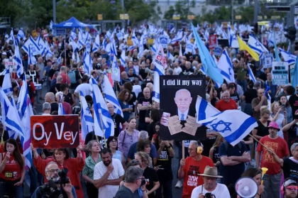 Un nou protest masiv antiguvernamental la Tel Aviv. Mii de oameni au cerut recuperarea ostaticilor din Gaza: „Trebuie să-i scoatem din acest iad acum” Un nou protest masiv antiguvernamental la Tel Aviv. Mii de oameni au cerut recuperarea ostaticilor din Gaza: „Trebuie să-i scoatem din acest iad acum”