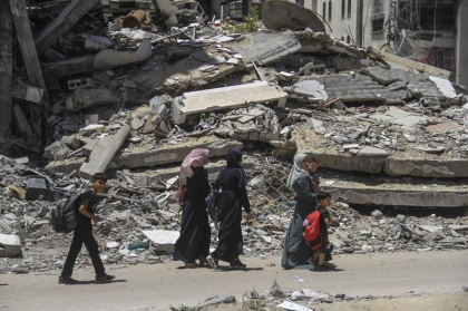 Cel puțin 10 persoane au fost ucise într-un atac israelian asupra unei școli din Gaza folosită ca adăpost Cel puțin 10 persoane au fost ucise într-un atac israelian asupra unei școli din Gaza folosită ca adăpost