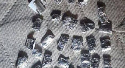 Un bărbat, prins cu 34 de pachețele de droguri, în capitală. Ce spune poliția - FOTO