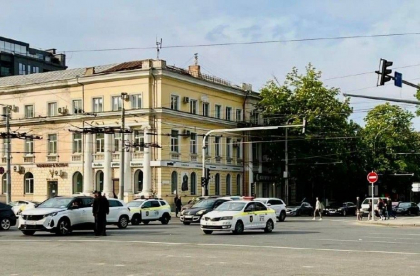 Atenție, chișinăueni. Astăzi va fi limitat temporar accesul persoanelor în anumite locuri publice din capitală. Care este motivul
Atenție, chișinăueni. Astăzi va fi limitat temporar accesul persoanelor în anumite locuri publice din capitală. Care este motivul
