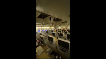Zborul Singapore Airlines afectat săptămână trecută de turbulențe a suferit o „schimbare rapidă a forței gravitaționale” și o scădere a altitudinii de 54 de metri în patru secunde Zborul Singapore Airlines afectat săptămână trecută de turbulențe a suferit o „schimbare rapidă a forței gravitaționale” și o scădere a altitudinii de 54 de metri în patru secunde