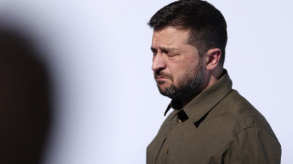 Zelenski, la un pas să fie asasinat chiar de oamenii săi. Ofițeri de securitate din echipa lui au complotat cu Putin Zelenski, la un pas să fie asasinat chiar de oamenii săi. Ofițeri de securitate din echipa lui au complotat cu Putin