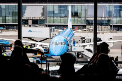 O persoană a murit după ce a căzut în turbina unui avion pe aeroportul Schiphol din Amsterdam O persoană a murit după ce a căzut în turbina unui avion pe aeroportul Schiphol din Amsterdam