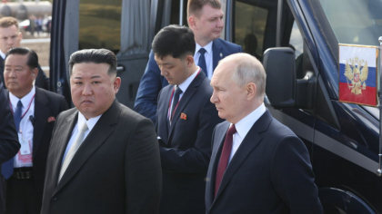 Putin își aranjează vizita la prietenul dictator din Coreea de Nord. Kremlin: ”Pregătirile sunt în stadiu avansat”
Putin își aranjează vizita la prietenul dictator din Coreea de Nord. Kremlin: ”Pregătirile sunt în stadiu avansat”