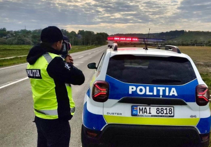 S-a ales cu amendă și fără permis de conducere: O femeie a încălcat limita de viteză într-un sat din Bălți