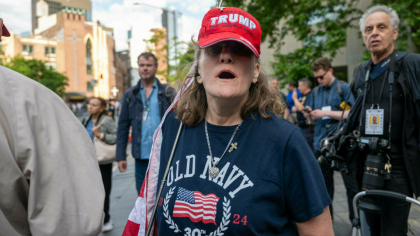 Susţinătorii lui Trump cheamă la revolte şi represalii violente după verdict: „Voi trece la arme, dacă mi le cere” - FOTO Susţinătorii lui Trump cheamă la revolte şi represalii violente după verdict: „Voi trece la arme, dacă mi le cere” - FOTO