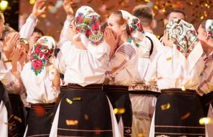 Marea finală Românii au talent 2024. Ansamblul Hecenii a deschis spectacolul cu un dans incendiar: ”Sunt surprins că scena noastră încă nu s-a rupt" - VIDEO