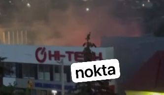 Incendiu la Ceadîr-Lunga. Acoperișul unui magazin s-a aprins, după ce l-ar fi lovit un fulger. Imagini de la locul incidentului - VIDEO